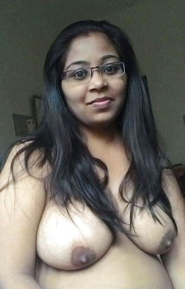 Desi teen small tits selfie pic image