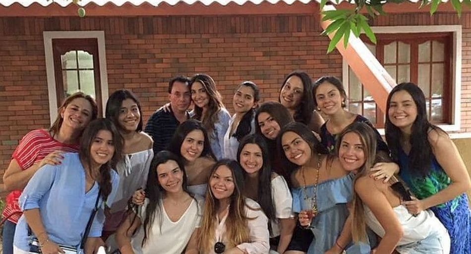 La iniciativa surgió en una "tarde de hamburguesas" con sus amigos en Bogotá. Ellos también han sido clave en la motivación y resultados de este proyecto.