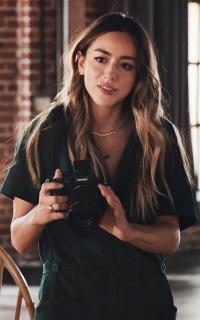 Chloe Bennet WyVZrngg_o