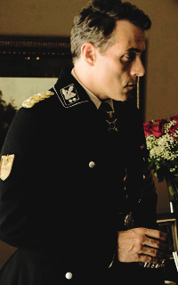 Rufus Sewell 4nrmgvT3_o