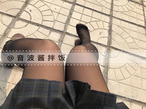 微博萝莉美女音波酱拌饭黑丝楼道无圣光人体写真(2)