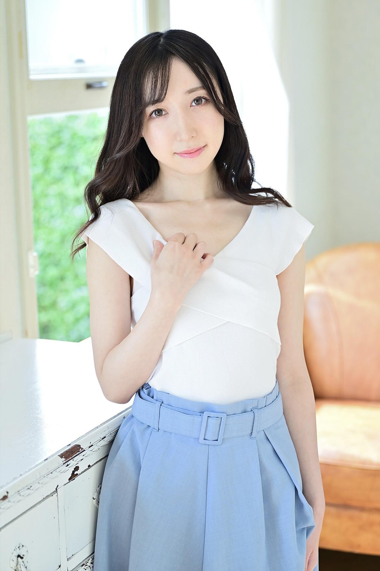 Kyoka Yasuhara 泰原京香, 写真集 「外資系美人OL」 Set.01(5)