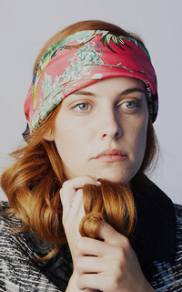 Riley Keough 9VF3YdYV_o