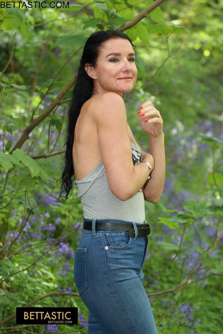 Gorgeous brunette Bettastic poses outdoors in a strapless top & tight jeans(5)