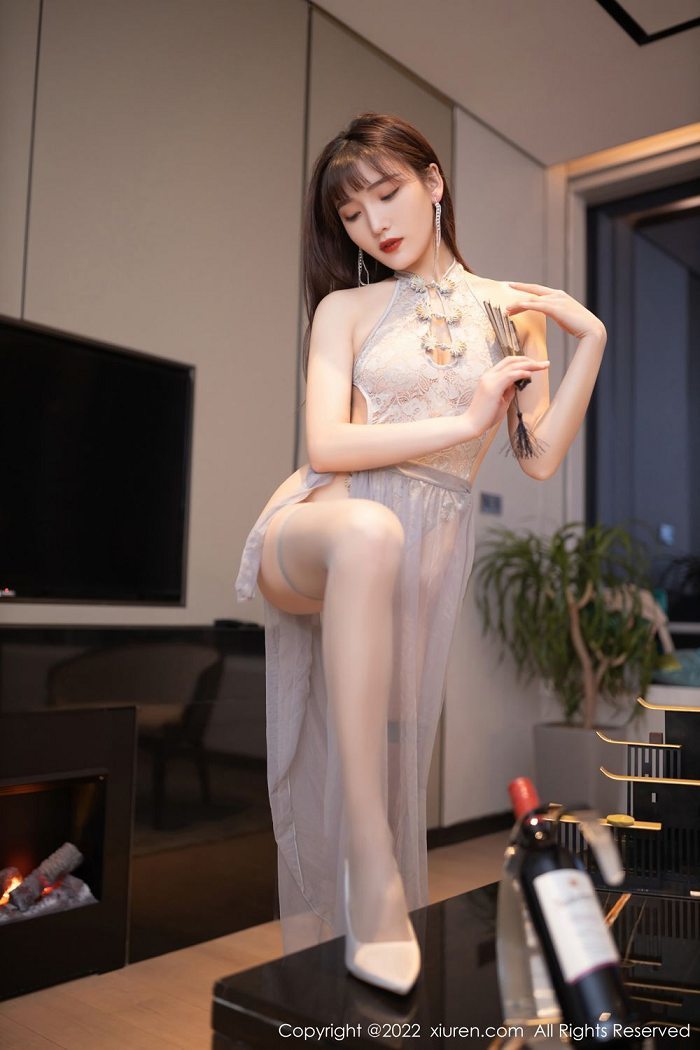 秀人网陆萱萱淡灰色服饰写真撩人心怀(9)