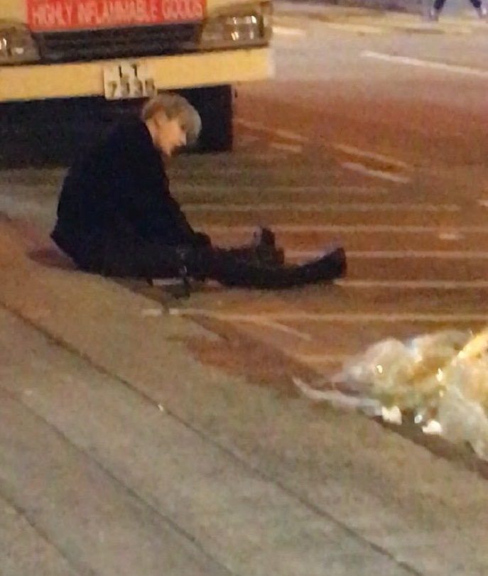 SPOTTED : NEW EDGE TRAINEE NAMED 'RYUNIN' DRUNK, ON THE ROAD YCbhGFRA_o