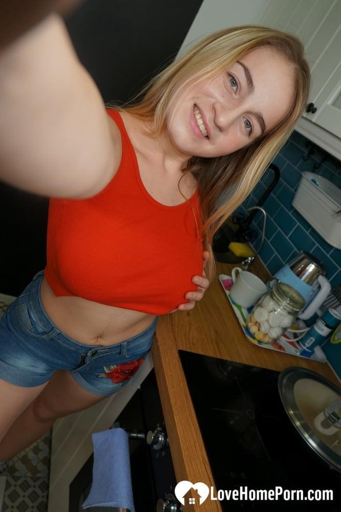 Smiley babysitter shows off her big tits & ass in her own selfie compilation(8)