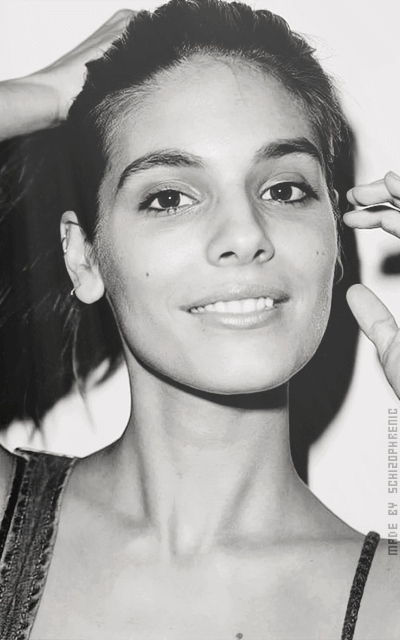 Caitlin Stasey XSQGUm4Q_o