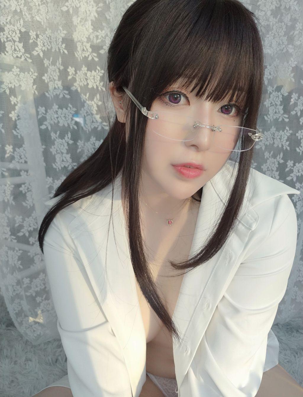 Coser@小容仔咕咕咕w Vol.006: 创口贴OL (72 photos )