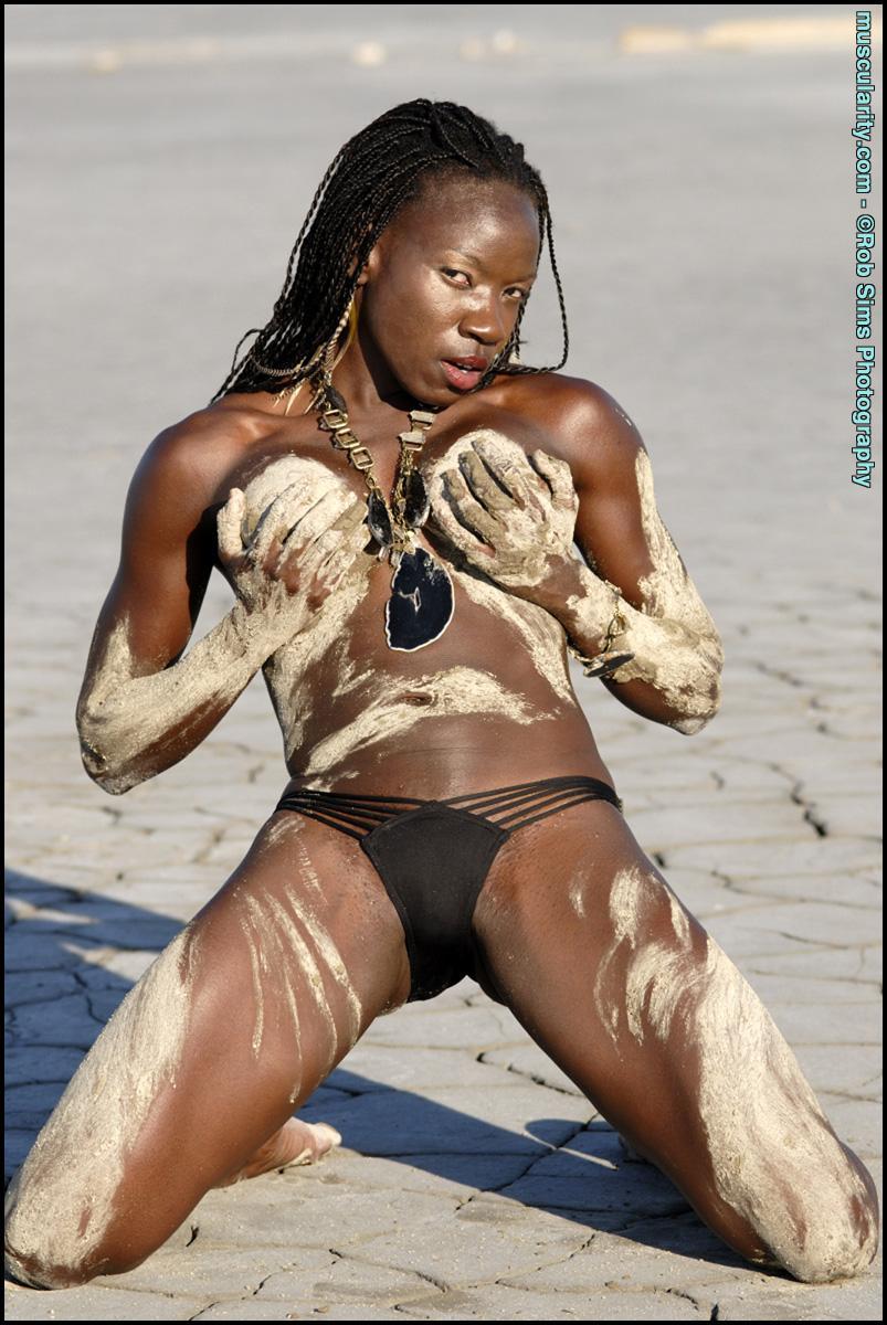 Ebony bodybuilder Camille Elizabeth covers her naked breasts with sand(11)