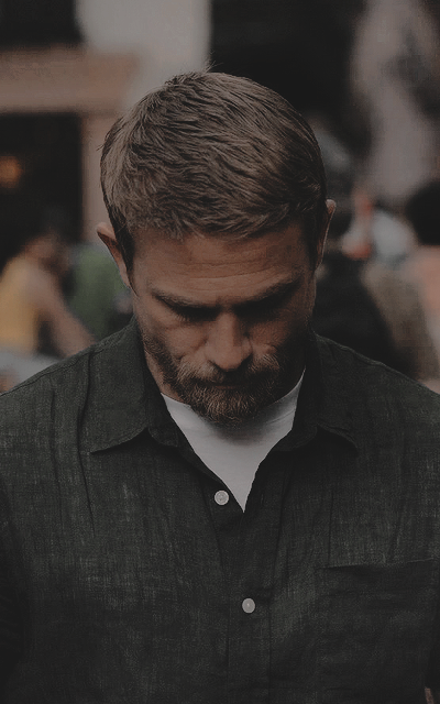 Charlie Hunnam - Page 2 QvPUOJZr_o