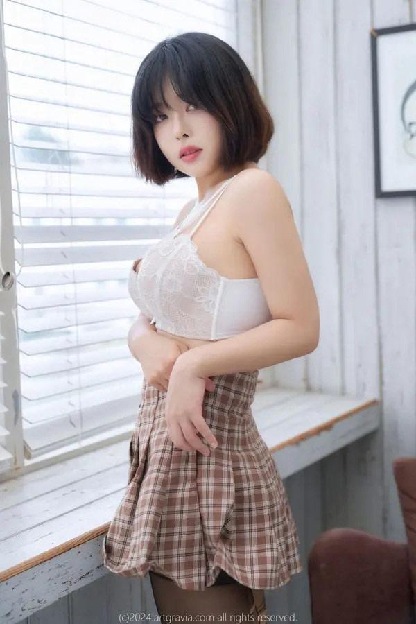 高颜值美女Daum格仔JK白衣尺度人体图集2