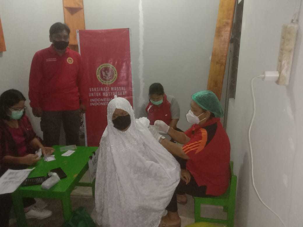 BIN Daerah Sumut Gelar Vaksinasi Usai Shalat Tarawih di Balige Kabupaten Toba