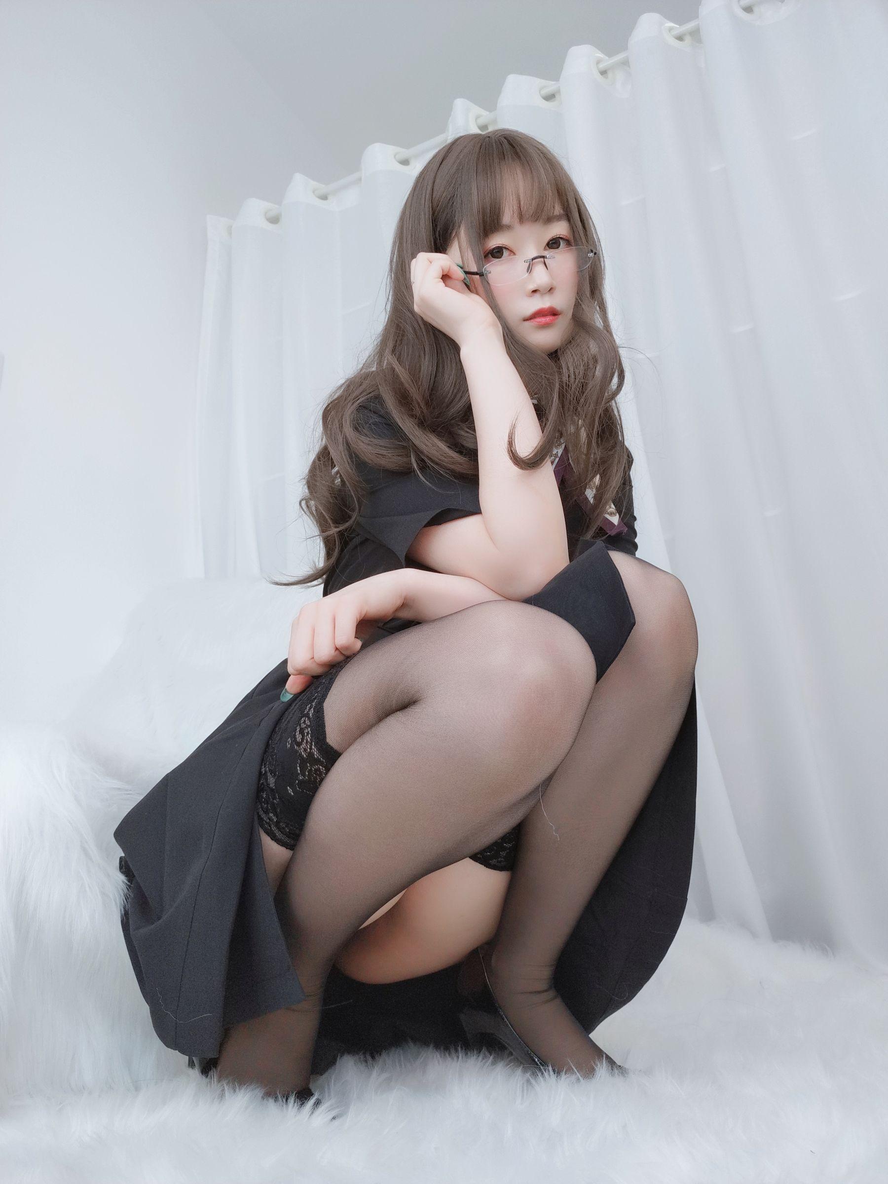 [Cosplay] Coser小姐姐白银 – OL下的内衣 写真集(31)