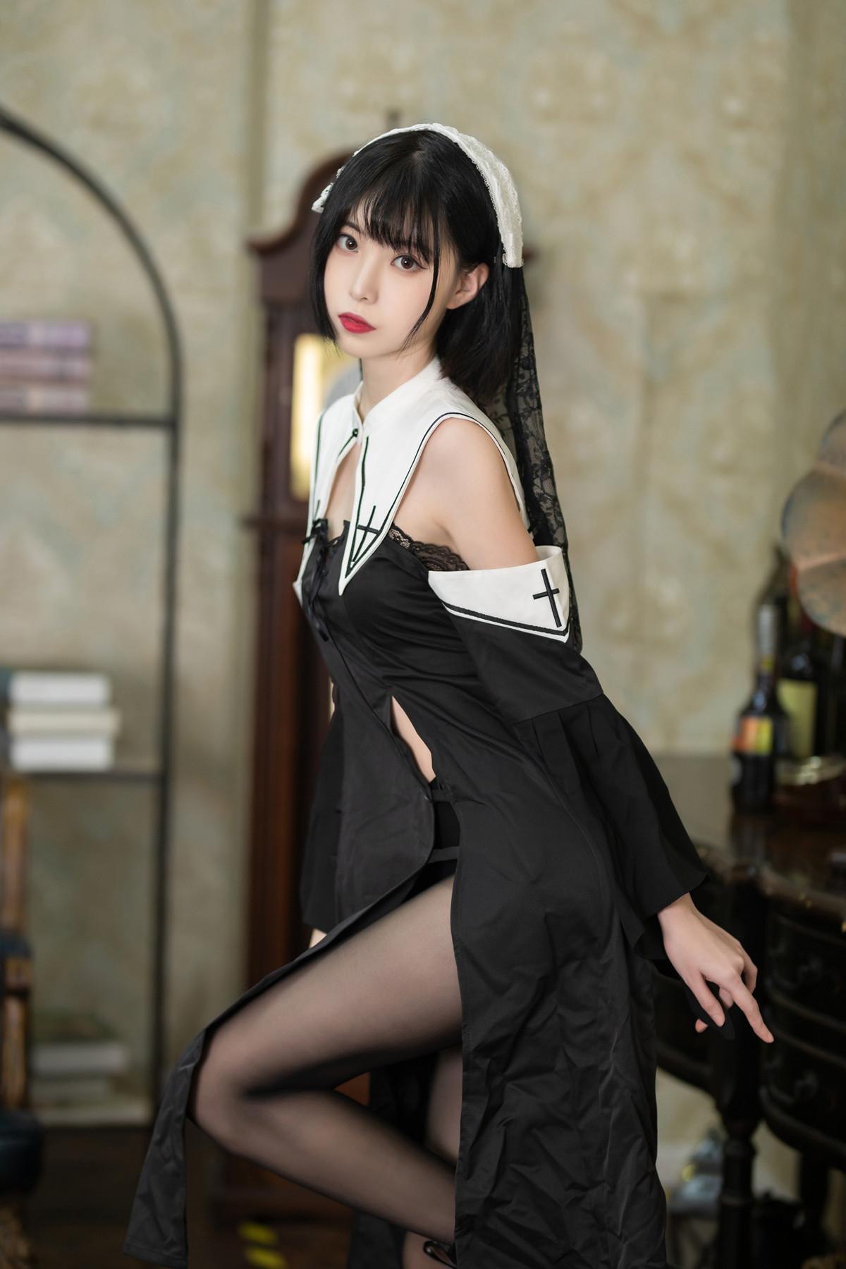 Cosplay 许岚LAN – 暗黑修女(28)