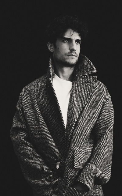 Louis Garrel ELq4GBOL_o