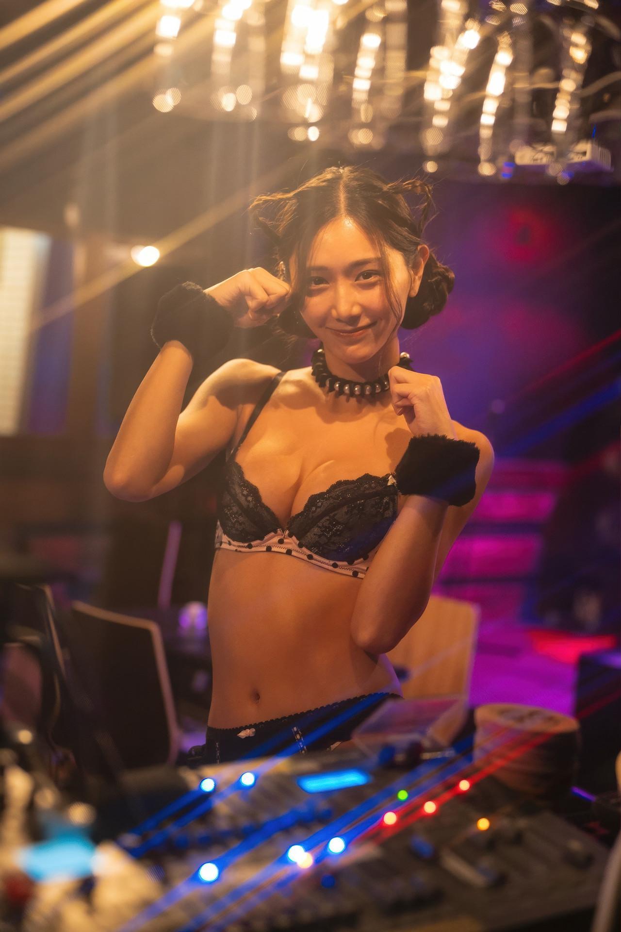 Yasuyo Saito 斎藤恭代, デジタル写真集 「艶めくアイドルライブ」 先行カット(5)