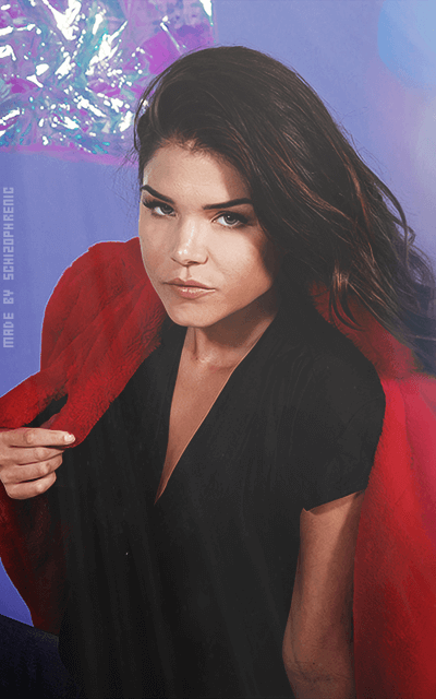 Marie Avgeropoulos - Page 2 GxvMAwPx_o