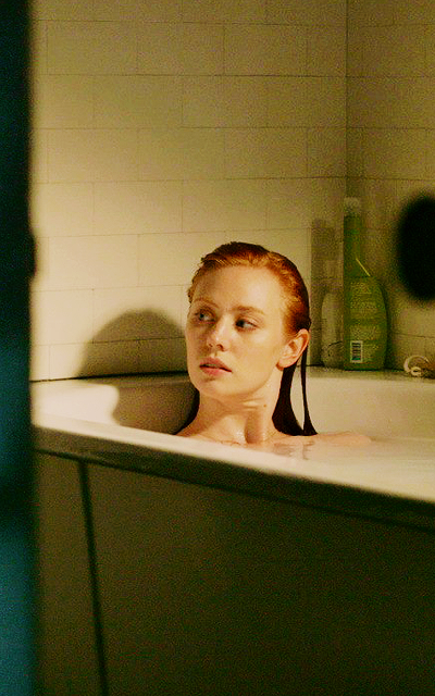 Deborah Ann Woll 7Dn5RwTy_o