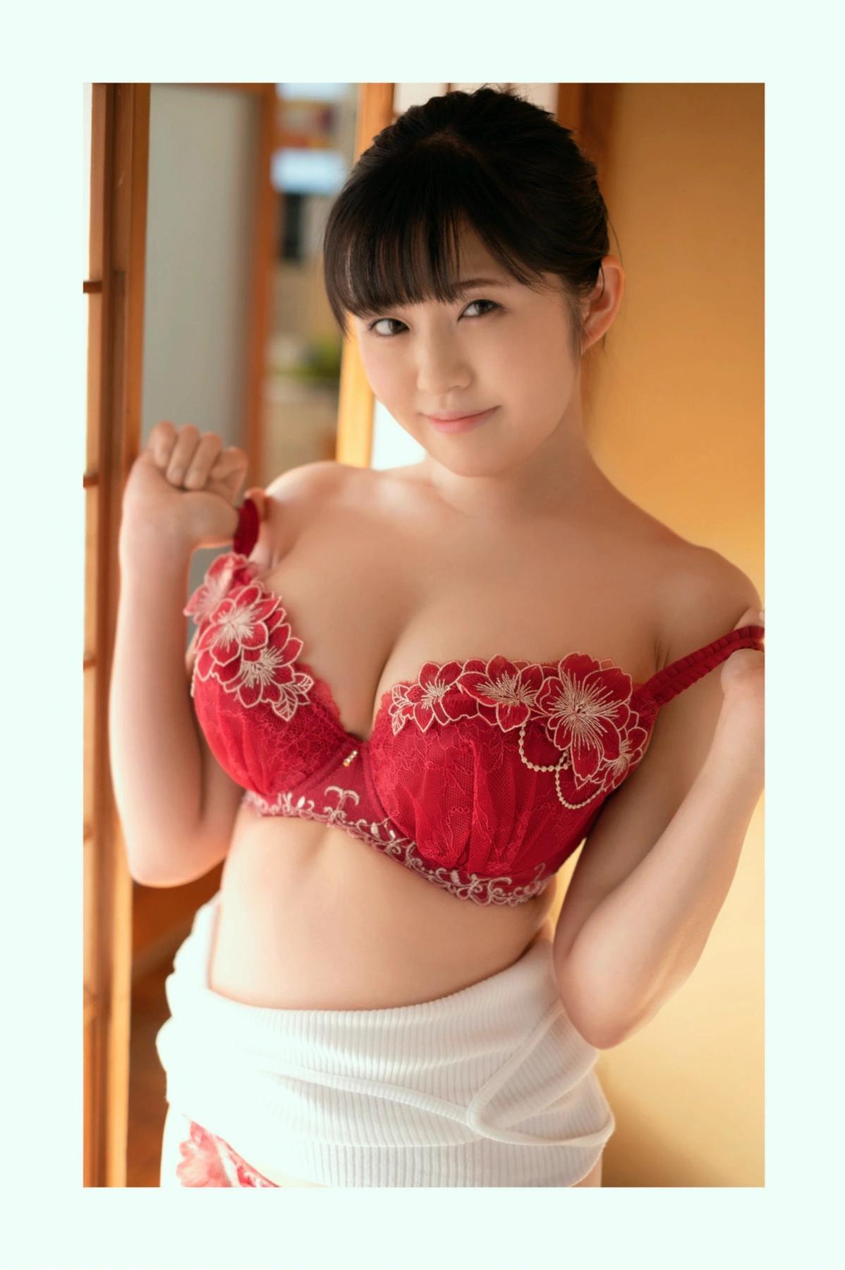 Maya Kikuchi 菊池まや, グラビア写真集 君の視線に焦がされて(11)