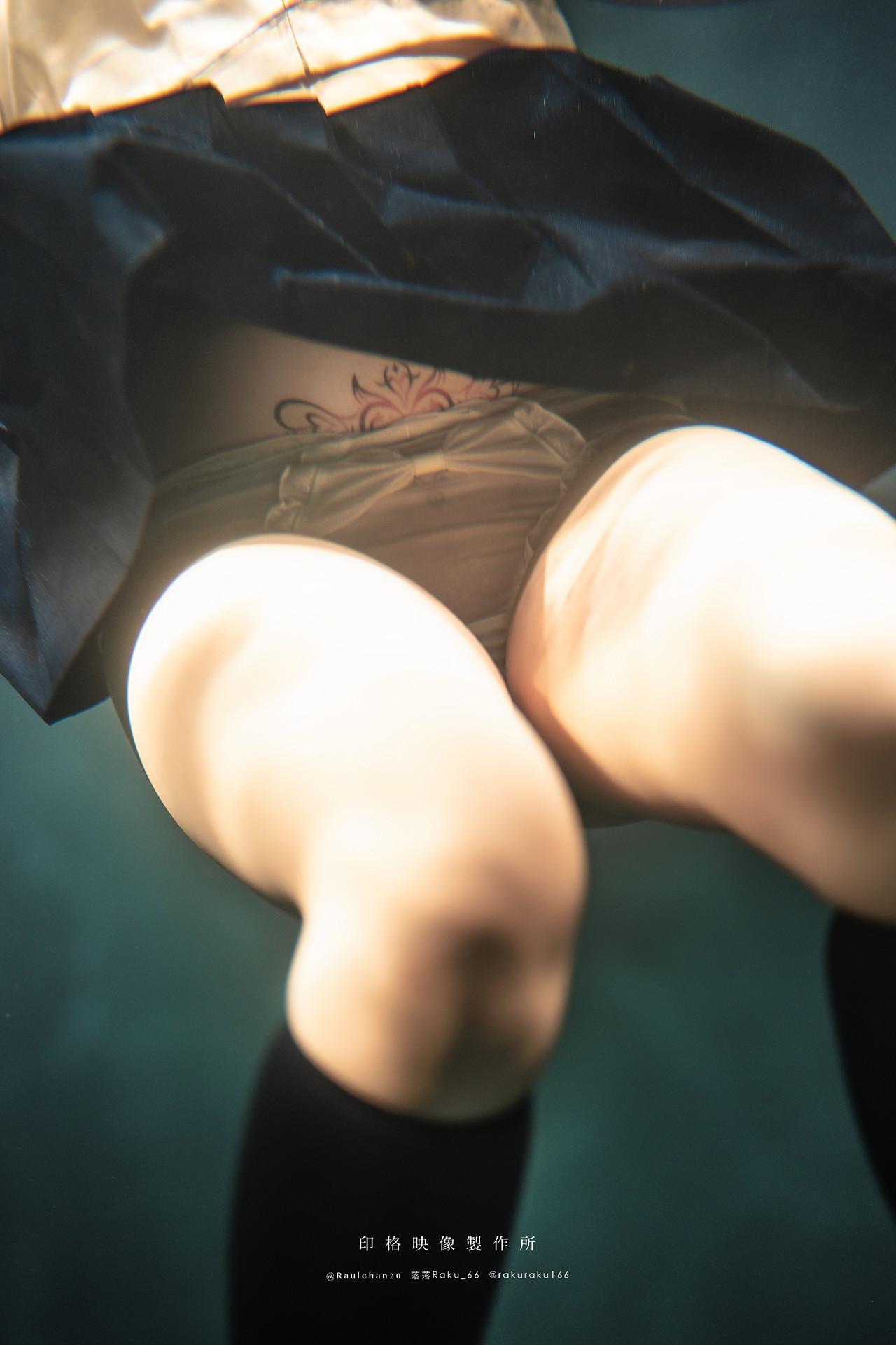Cosplay 落落Raku – 水泳馆(4)
