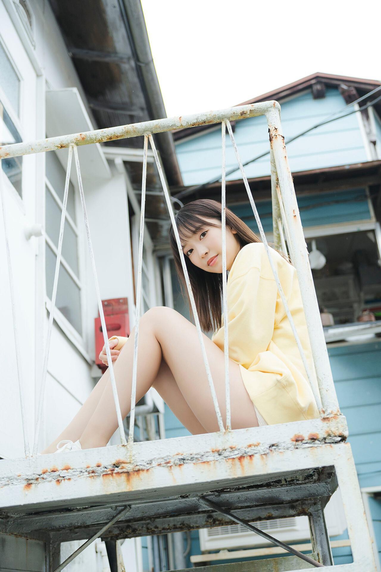 Akane Yoshizawa 吉沢朱音, FLASHデジタル写真集　「TRIANGLE LOVE－朱音の場合」 Set.01(2)