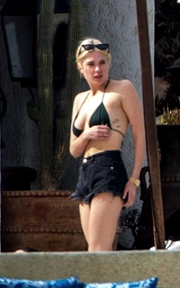 Ashley Benson PsbLg4u0_o