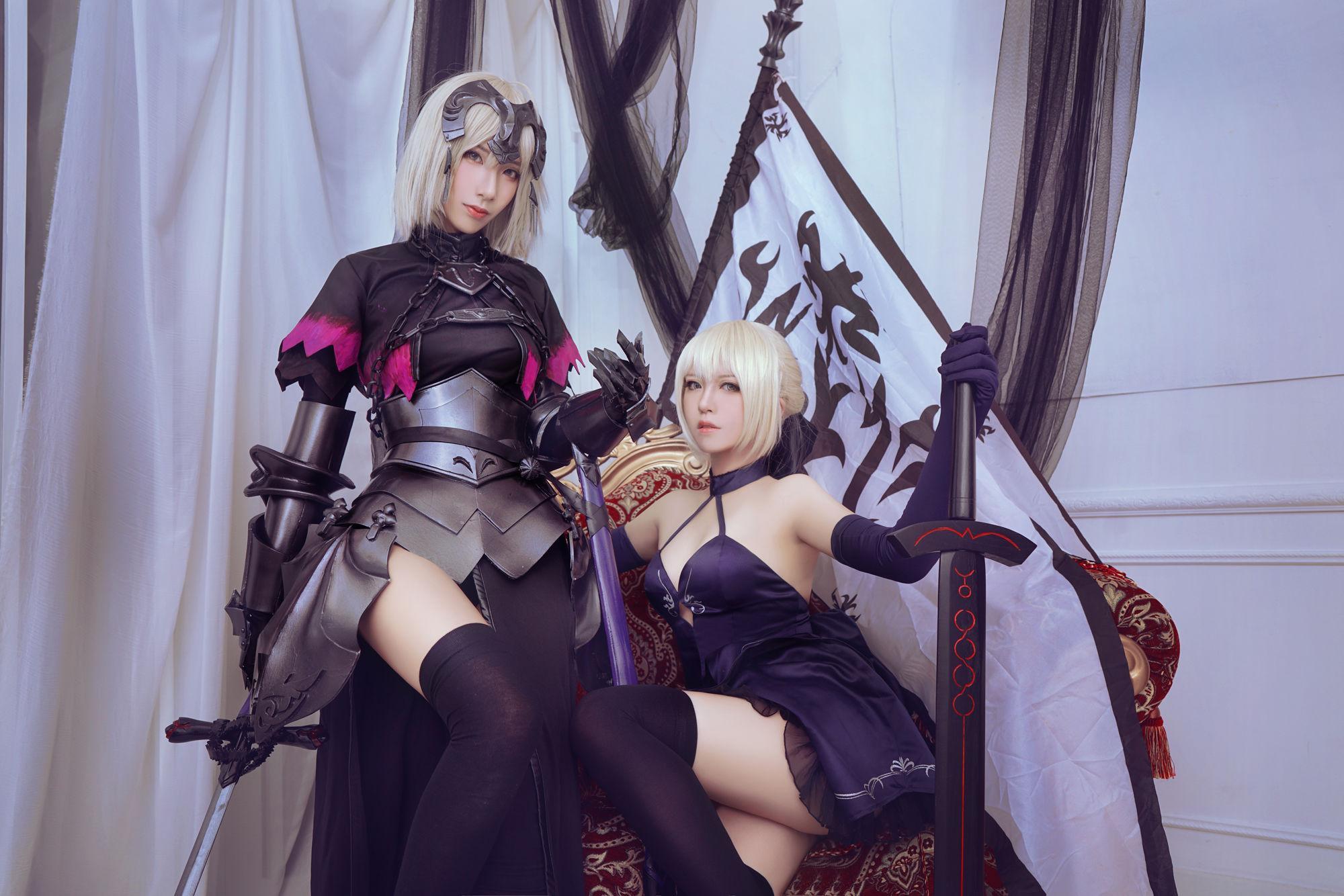 [网红COSER] 半半子&索索sophia – 黑贞1(3)