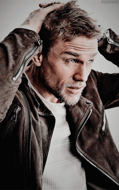 Charlie Hunnam - Page 3 Q6Joevsx_o