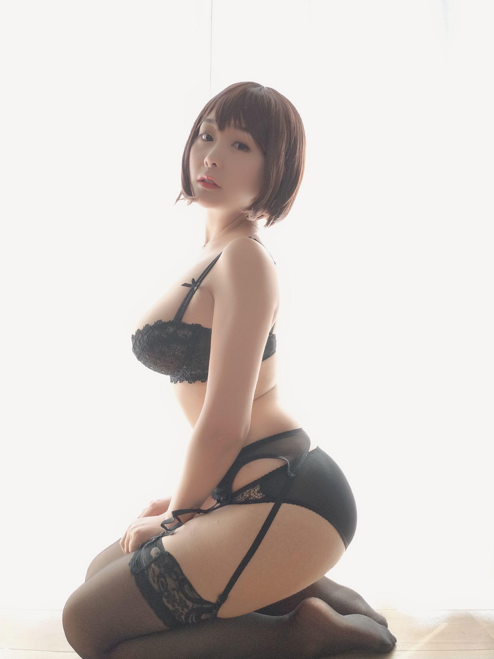 性感Coser三刀刀Miido 《黑色蕾丝内衣》 写真集(17)