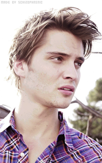 Luke Grimes DLMIAxvI_o