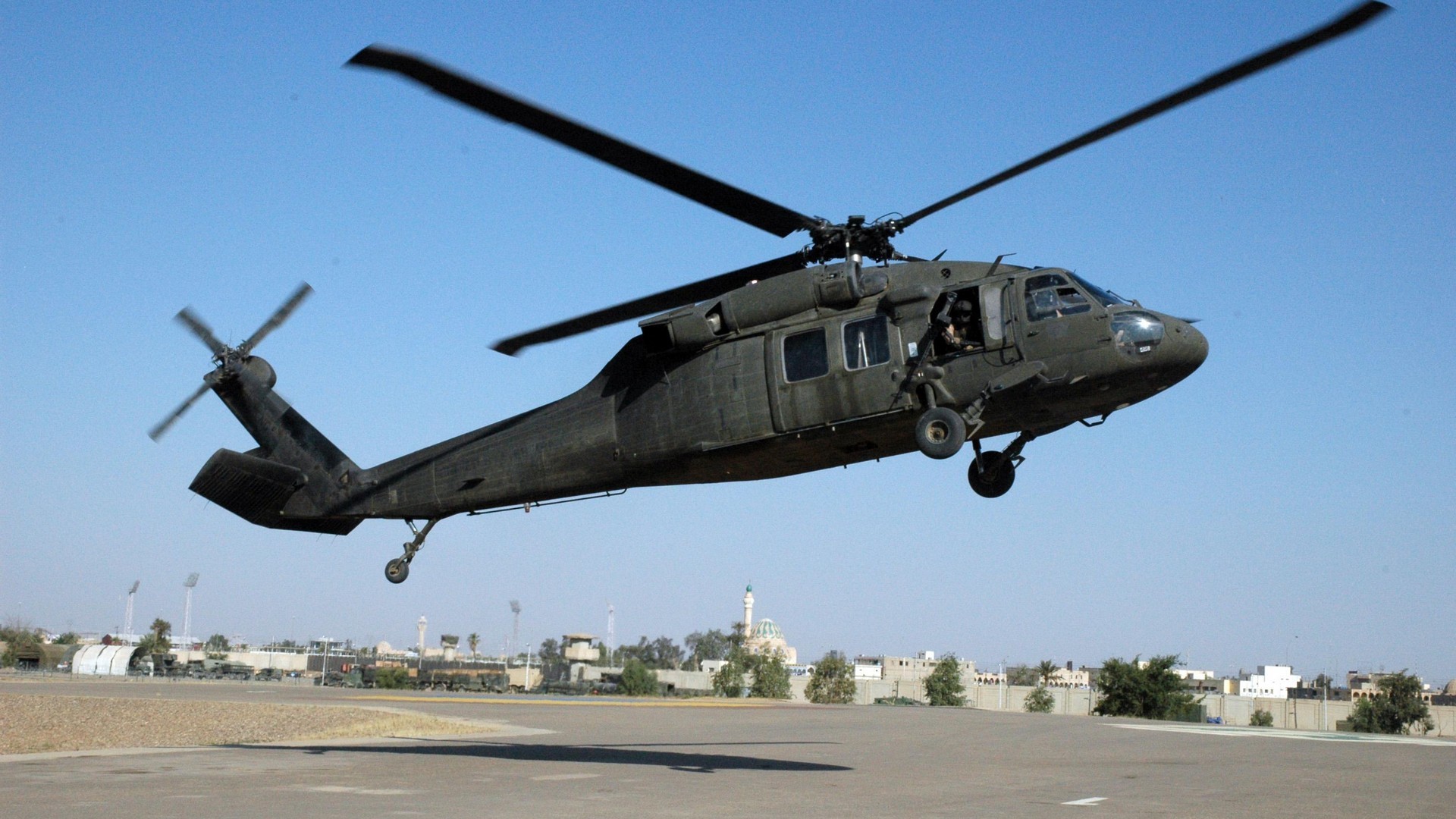 US_Army_UH-60_Black_Hawk_2053749088_cr.jpg