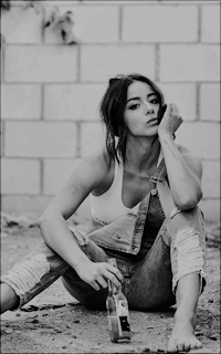 Chloe Bennet ZMvBAO4x_o