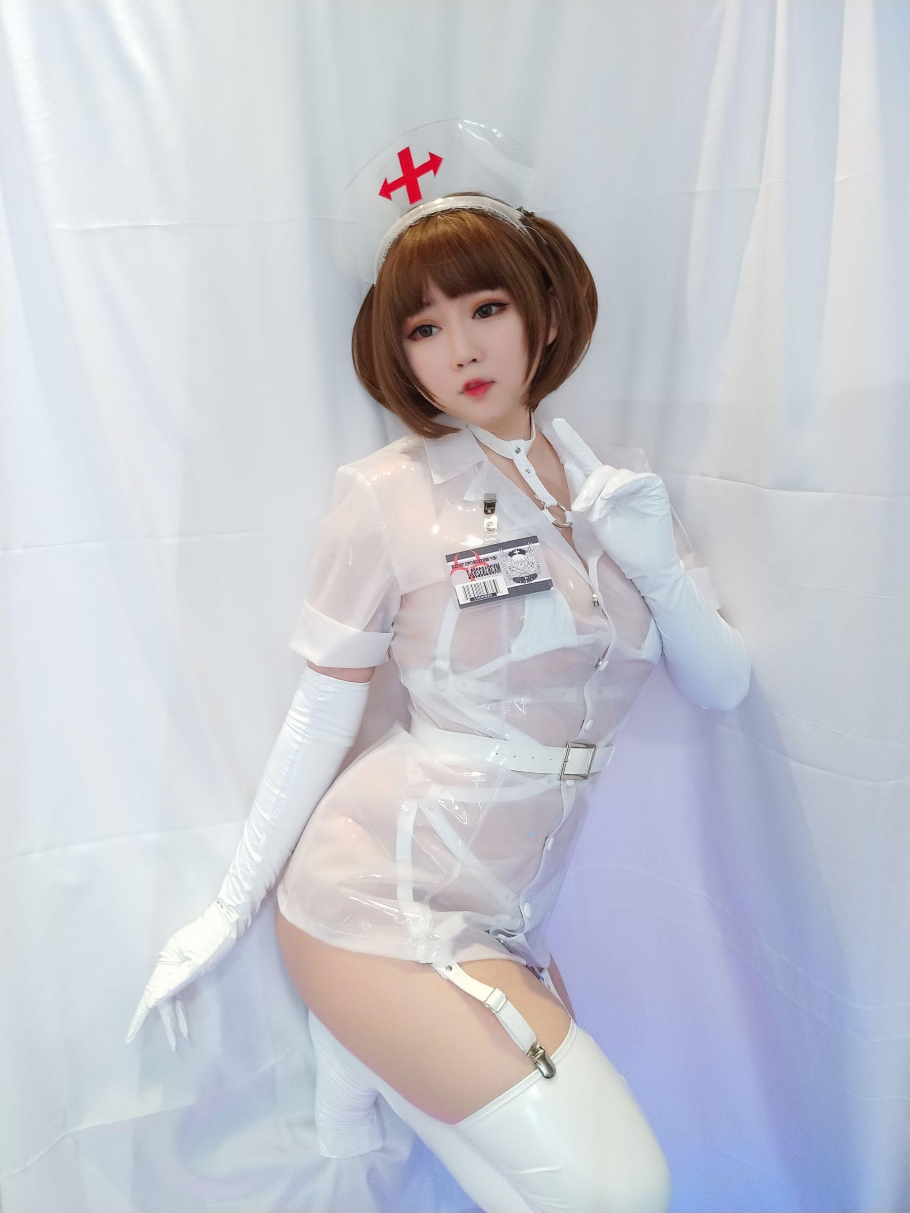 [Cosplay] 蜜桃少女是依酱呀 – 专属护士(4)