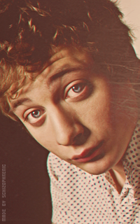 Jeremy Allen White 08cXSEIN_o