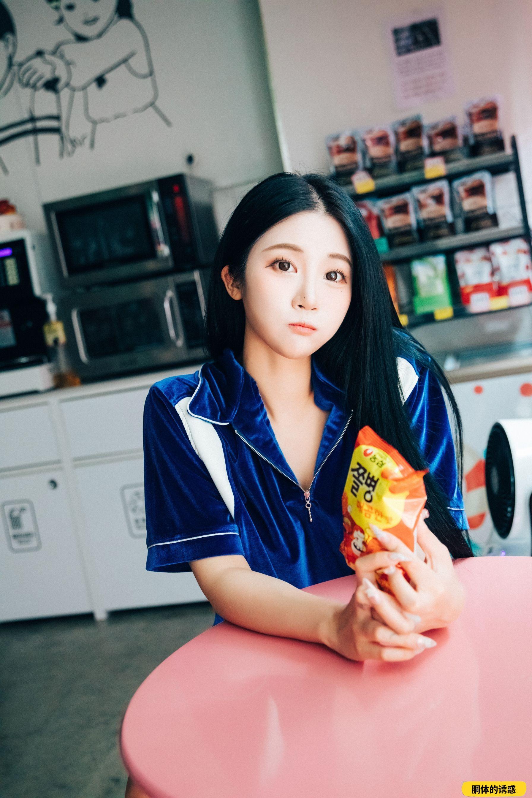 [Loozy] bomi Part Timer [124P-0.99GB]