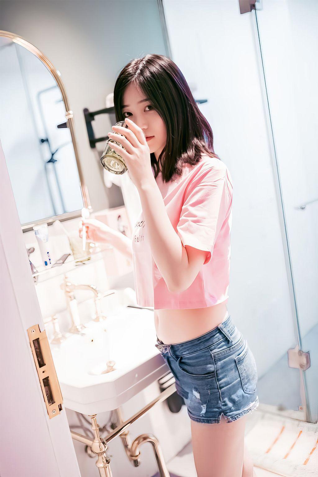 Coser@年年Nnian: 短裤T恤 (22 photos)(2)