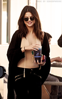 Selena Gomez P6JbOr0Y_o