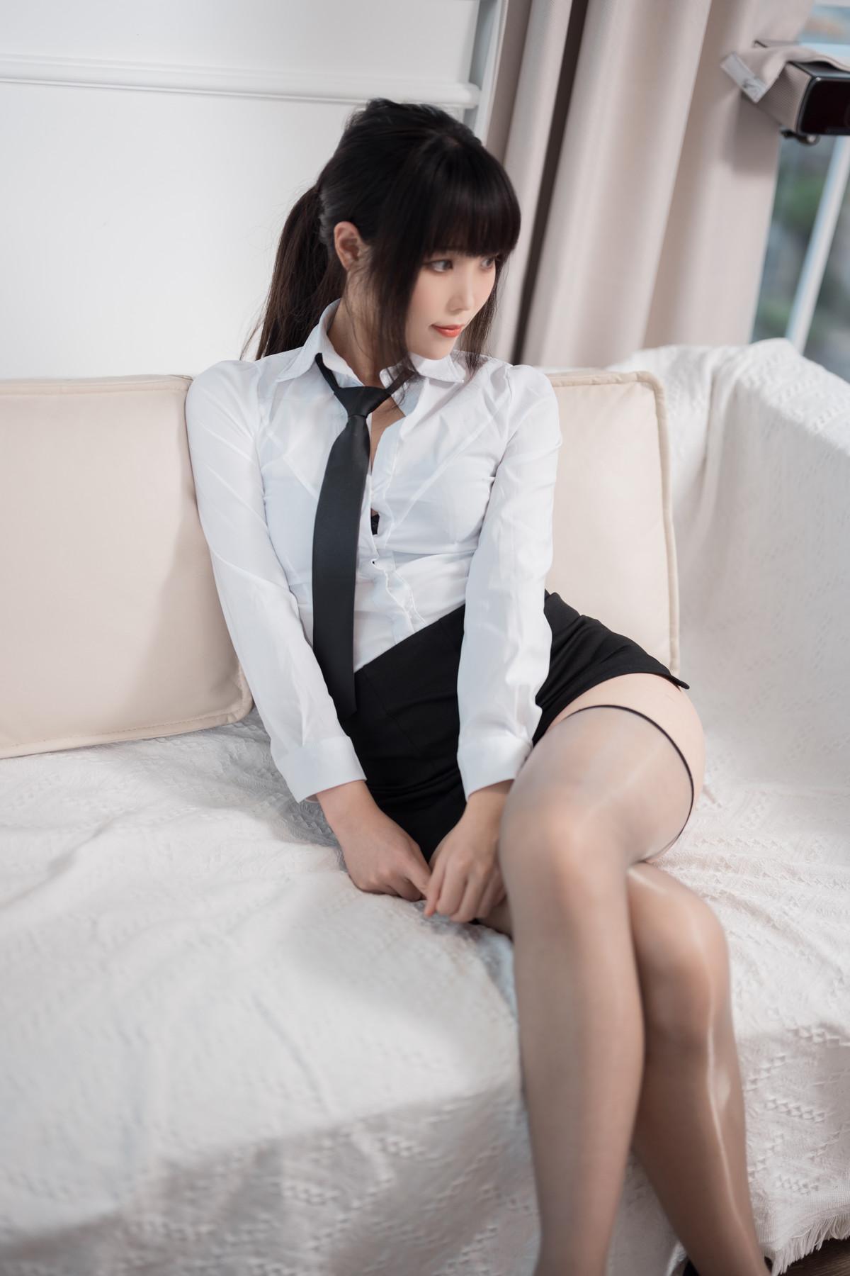 Cosplay 汪知子 Office Lady(2)