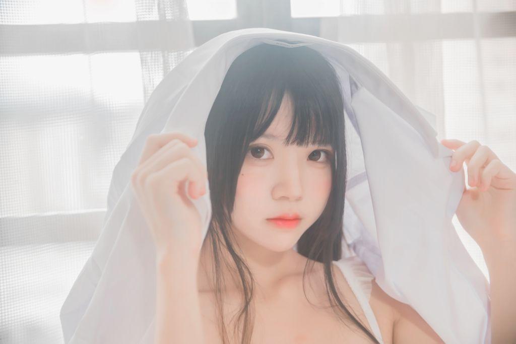 Coser @ 桜 桃 喵 Vol.073: 白 衬衫 双 马尾 (47 photos)(43)