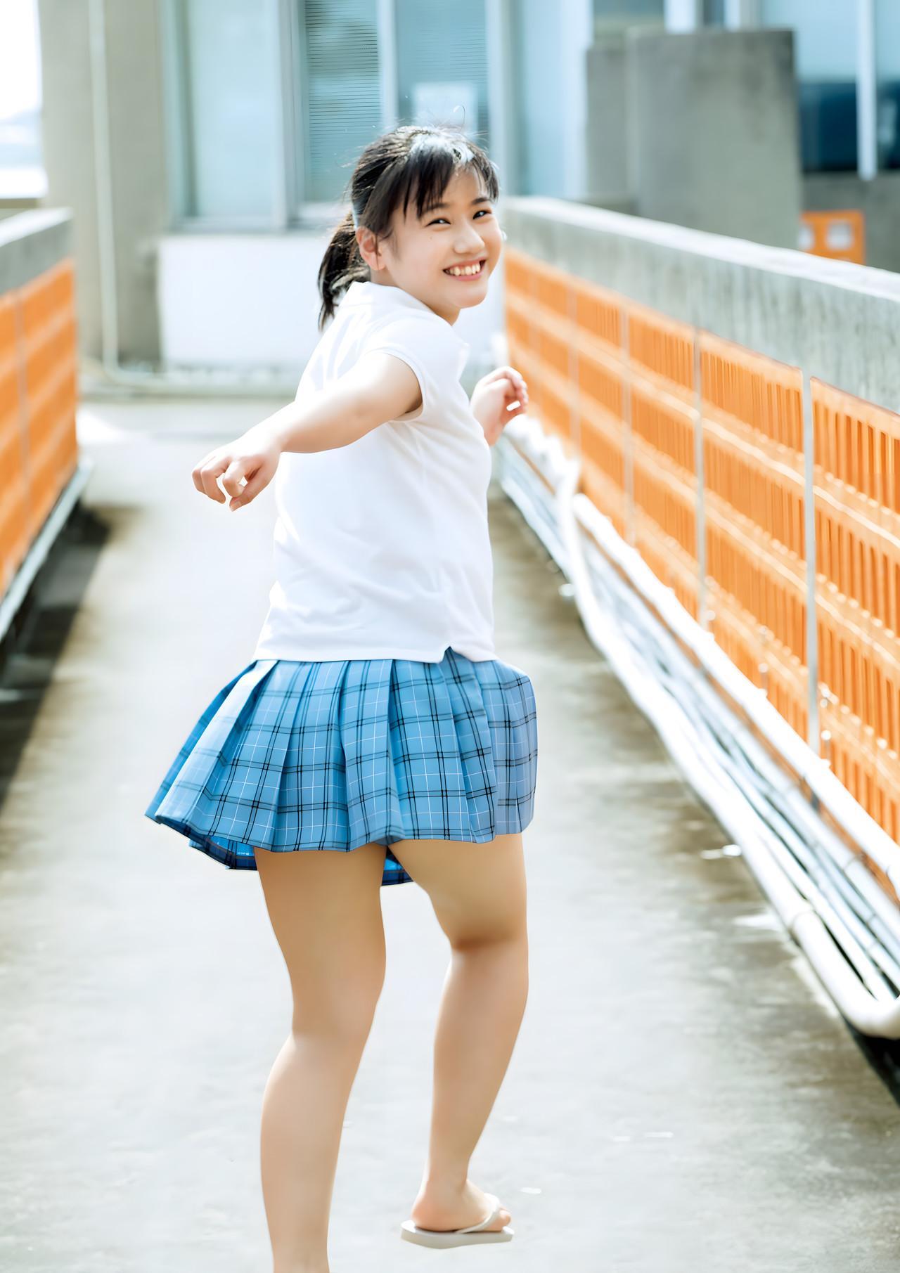 Reina Yokoyama 横山玲奈, 写真集 [REINA is eighteen ～N to S～] Set.03(4)