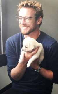 Simon Baker A7BIpYiC_o