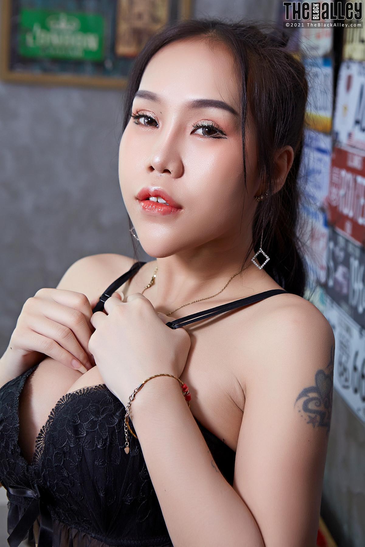 Parissa The Black Alley Photobook Set.07(17)