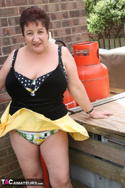 Fat older woman Kinky Carol flashes her bra and upskirt underwear on a patio(7)