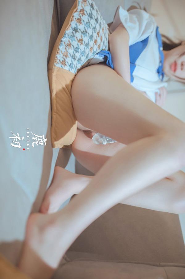 摄影师鹿初少女系列巨乳制服学妹(13)