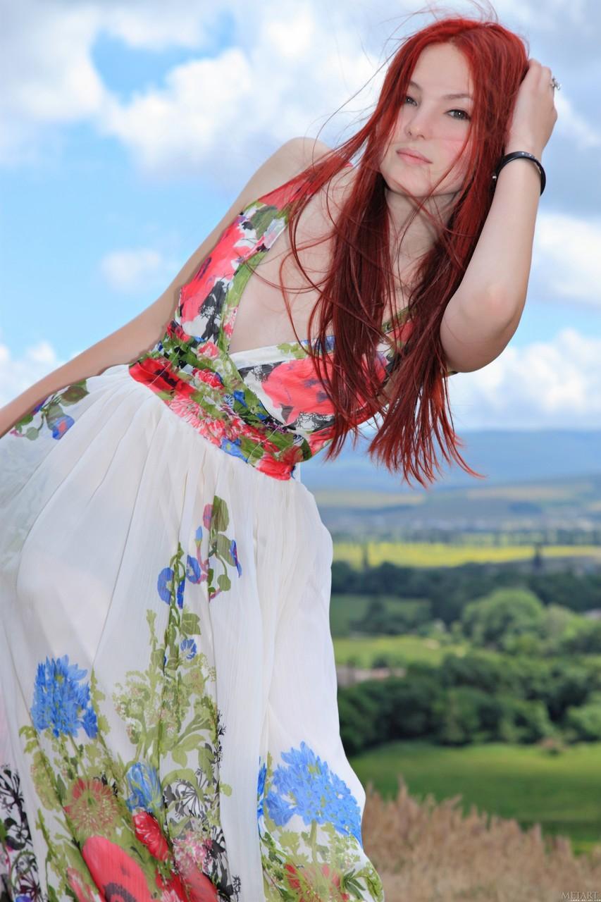 Glam babe Nalli A doffs her colorful dress to show her wonderful bush outdoors(2)