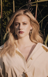 Lili Reinhart UgNc1ePh_o