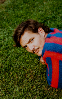 Pedro Pascal VVKkn81g_o