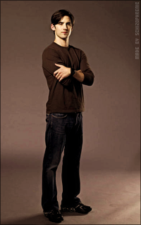 Milo Ventimiglia EAqEM1YC_o