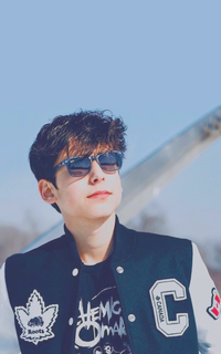 Aidan Gallagher K90yKnK7_o